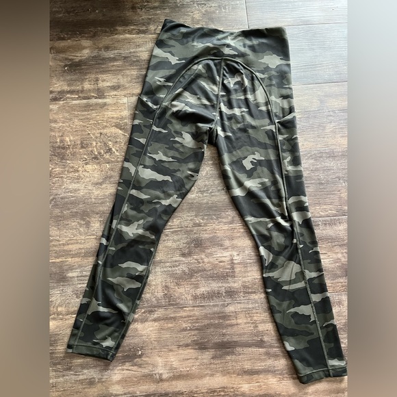 Ultra High Rise Elation 7/8 Tight Legging - Camo - Picture 5 of 11